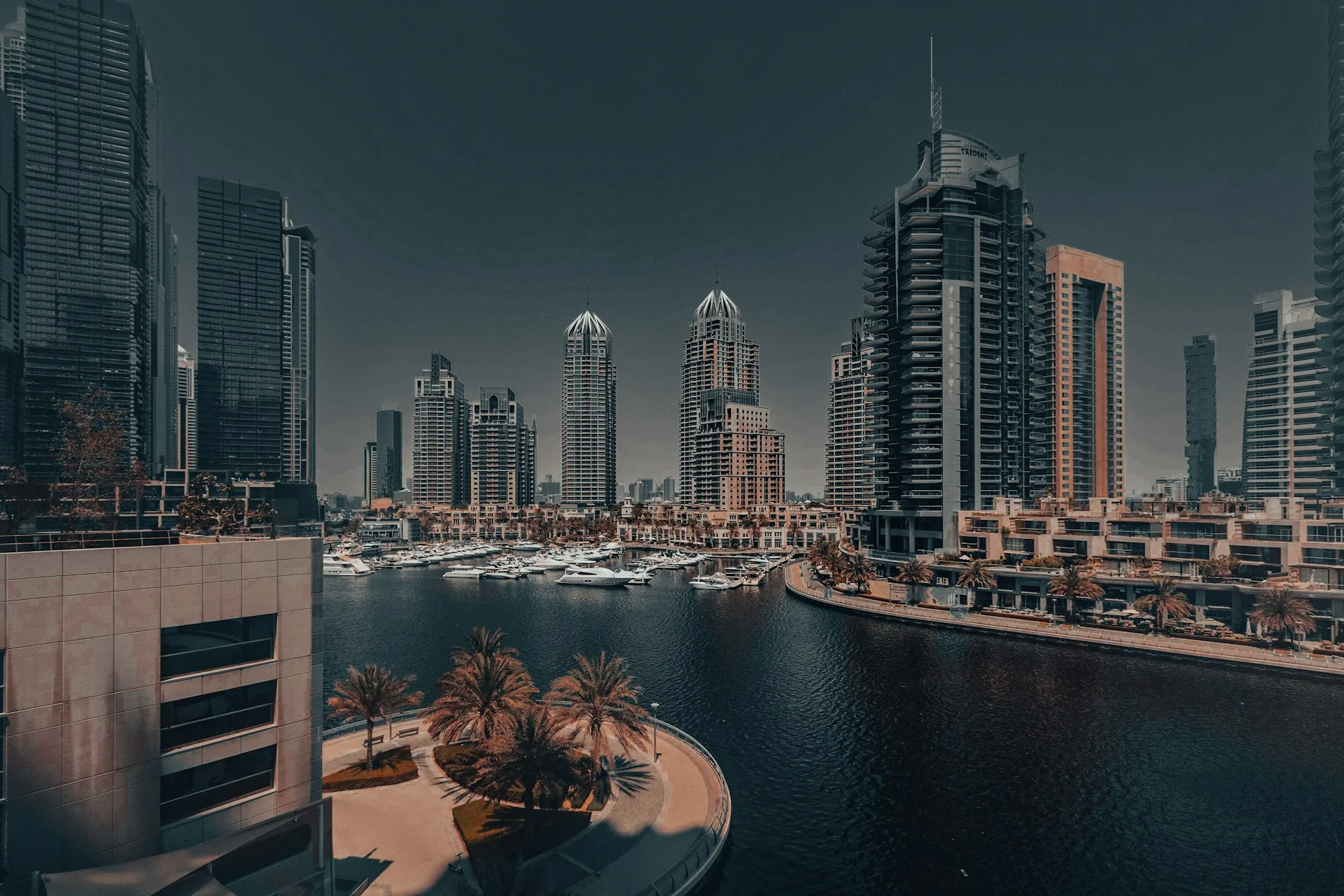 rich lifestyle and vibrant work culture in UAE